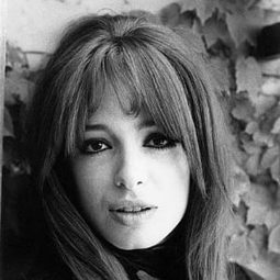 Margaret Lee 飾演 Alicia Gray