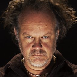 賴瑞·費斯登 - 死無可死演員 飾演Danny Perkins