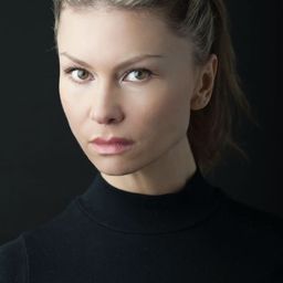 Simona Roman 飾演 Sophia (as Simona Brhlikova)