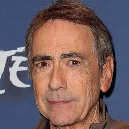 Alain Chamfort 飾演 Simon