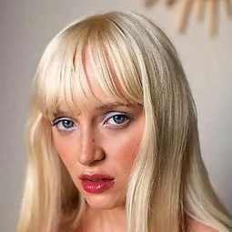 Karina Kolokolchykova - 宿命，吾愛演員 飾演Russian girl