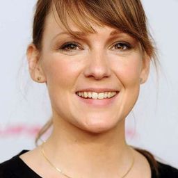 卡蘿琳·凱貝卡斯 飾演 Voice Over