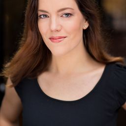 Meeshelle Neal 飾演 Cop #2