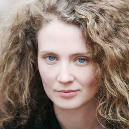 Laura Pizzirani 飾演 Alida's Mother