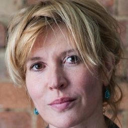 Julia Davis 飾演 Lady Baltimore