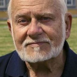 Mogens von Gadow 飾演 Hausmeister (voice)