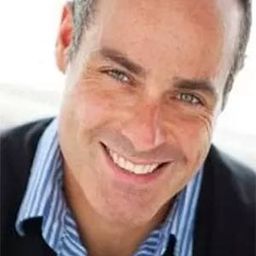 Philip McGrade 飾演 Starkard (voice)