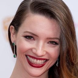 妲露拉·萊莉 飾演 Jeanette Mitchell