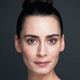 Melisa Sözen 飾演 Safiye