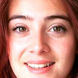 卡蜜兒·阿基拉 飾演 Roci