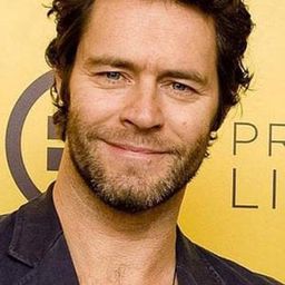 Howard Donald 飾演 Self
