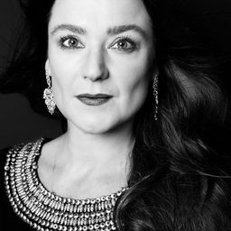 Aza Declercq 飾演 Janice