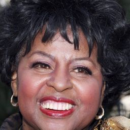 Loretta Long 飾演 Susan