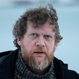 Sigurjón Kjartansson 飾演 Upptökustjóri