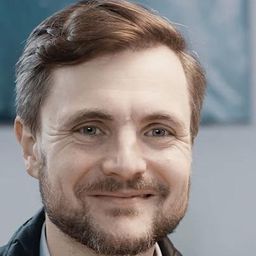 Phil Laude 飾演 Chris