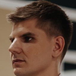 Andrey Babich - Nurlandos演員 飾演Резидент ЧБД