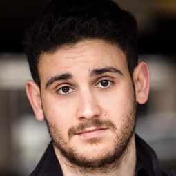 Thomas Sharkey 飾演 Austin (singing voice)