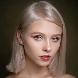 Alisa Tarasenko 飾演 Liza