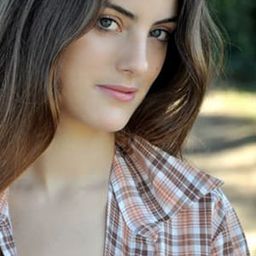 Laura Gigante 飾演 Bea