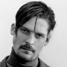 特恩·考爾博 飾演 Father