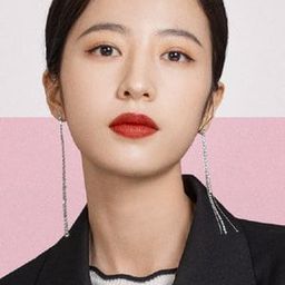 周雨彤 飾演 Xue Jie