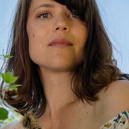 Emma Klingenberg 飾演 Maj-Lis Wirtanen