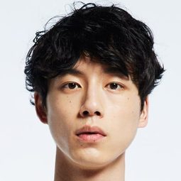 坂口健太郎 飾演 Shimizu Kiyotaka
