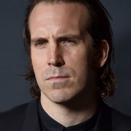 湯瑪士·M·萊特 飾演 Wayne Devereaux