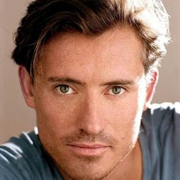 Caspar Zafer - 騎士蒂朗演員 飾演Tirant