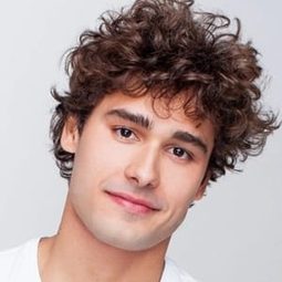 布魯諾·佩紹托 飾演 Domingos