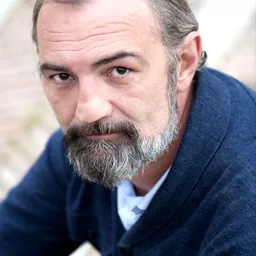 Raffaele Vannoli 飾演 Robbery Junkie #1