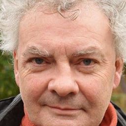 Niall Cusack - 嘻蓋骨男孩演員 飾演Headteacher