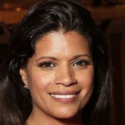 安德莉亞·娜菲道 飾演 Michelle