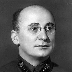 Lavrentiy Beria 飾演 Self (archive footage) (uncredited)
