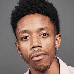 Darrell Britt-Gibson 飾演 Frank Cooper