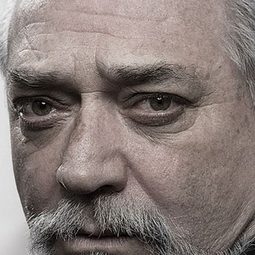 Alexandru Repan 飾演 Dan Comșa