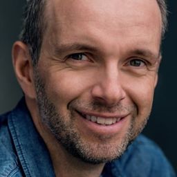 Martin Thaler 飾演 Chief Inspector