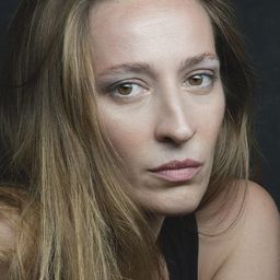 比魯爾·梅利斯·科克 飾演 Ayşe