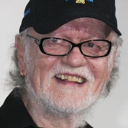 Vincent Gil 飾演 Nightrider