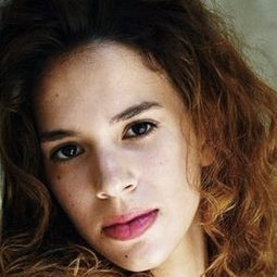 Eleonora De Luca 飾演 Betty Natoli