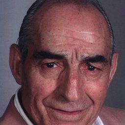 Saturnino García - 情人演員 飾演Pueblerino