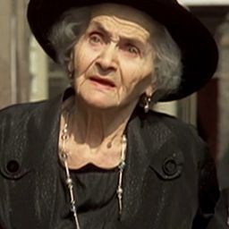 Regina Elena Bisio 飾演 Hippie Woman