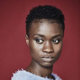 洛娜·伊舍瑪 飾演 Naomi