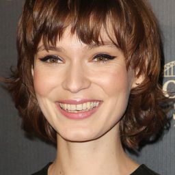 蒂爾達·格哈姆-哈維 - 我的外公占爸演員 飾演Herself