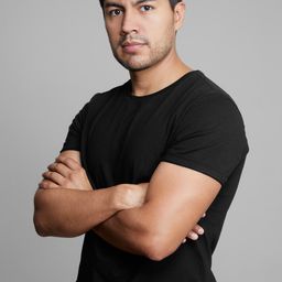 Mauro González 飾演 Mendez