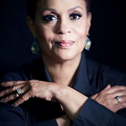 B J 阿奈特 飾演 Janelle Moore