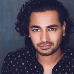 Rafael Silva 飾演 Friedrich's Friend