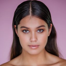 Alexa Curtis - 為金牌而游演員 飾演Jordan