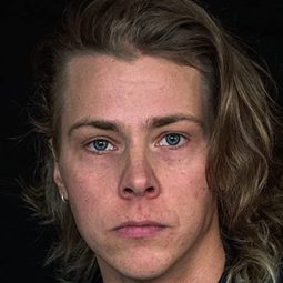 Iiro Panula 飾演 Evert 16v