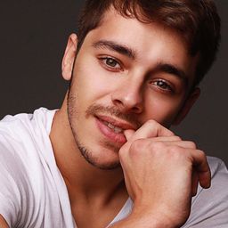 Germán Alcarazu 飾演 Eric